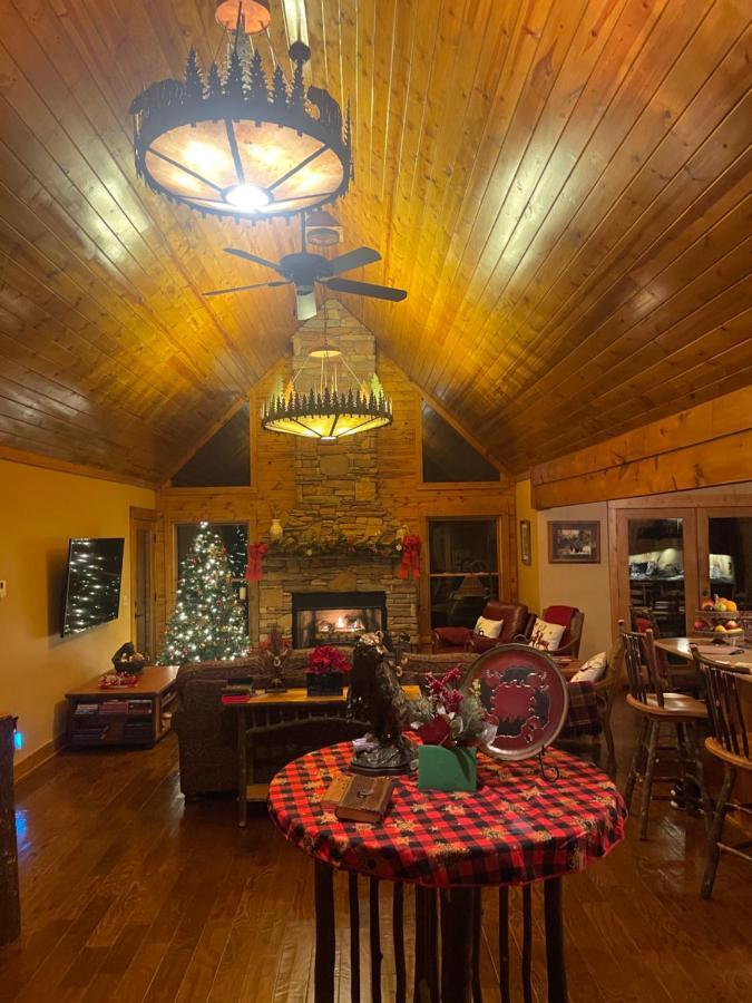 Cozy Creekfront Family Cabin-Pet Friendly -Gamerm-Hot Tub Hiawassee Ngoại thất bức ảnh